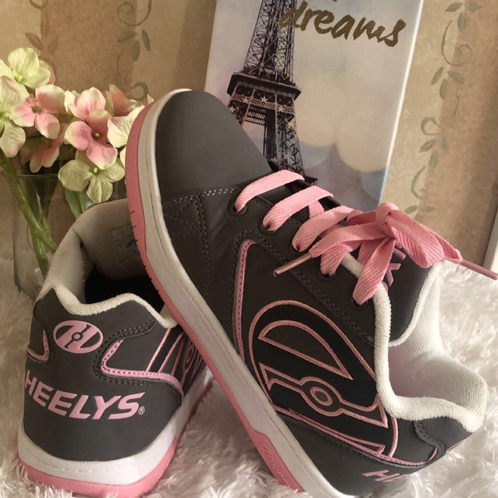 Preloved girl heelys